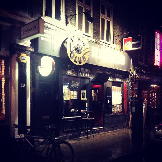 The 12 bar igår kväll, vid stängningsdags den sista kvällen. Foto: Phil Powell.